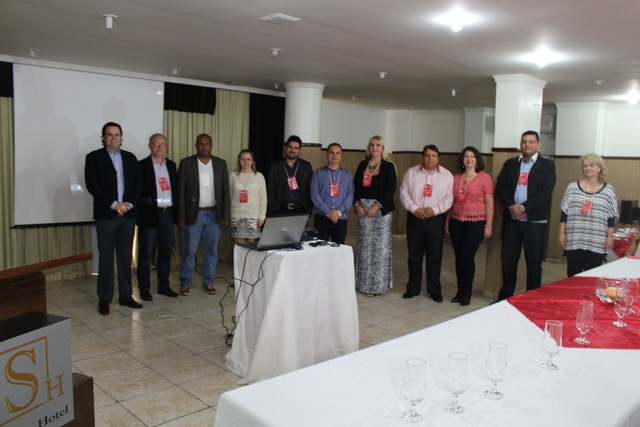 Reitor Carlos Eduardo Garcia e parceiros da EAD