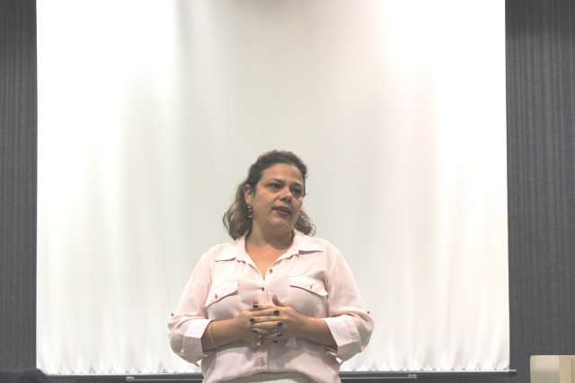 Professora Ana Cristina Codato abre o evento